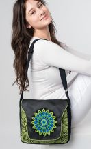 Limetková kabelka Michaela Gautam Sarkala s koženkou