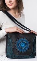 Petrolejová kabelka Michaela Gautam Sarkala s koženkou