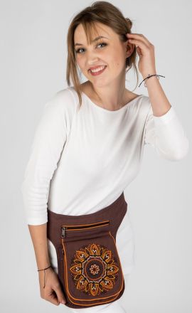 Oříšková ledvinka Michaela Gautam Anila s výšivkou