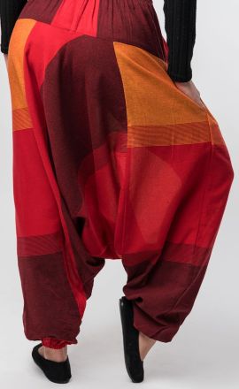 Červené harémky Michaela Gautam Āyata