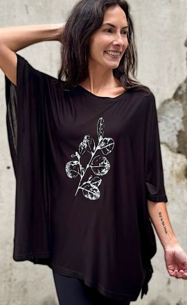 Černé pončo Michaela Gautam Sadhira