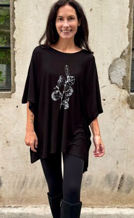 Černé pončo Michaela Gautam Sadhira