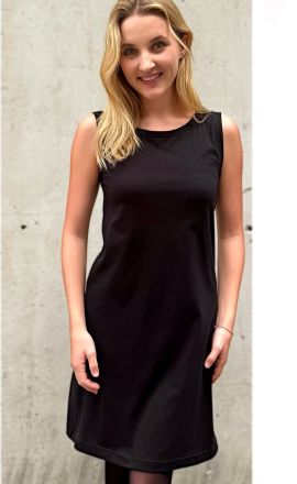 Černé šaty Michaela Gautam Sadhal